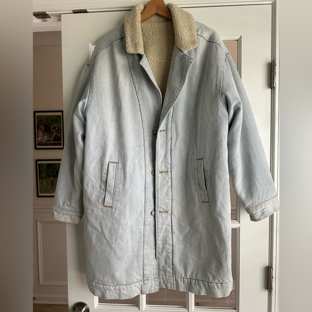 Levi’s Sherpa lined long denim jacket - medium